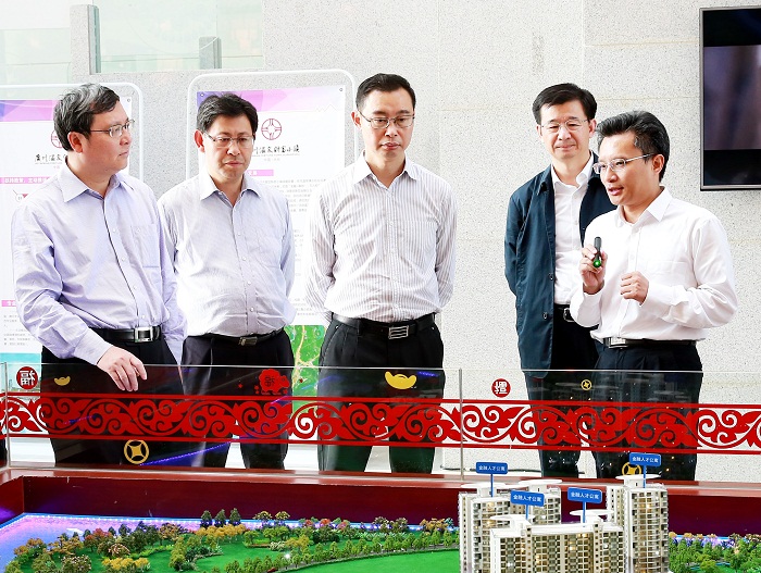 溫國輝考察溫泉財富小鎮