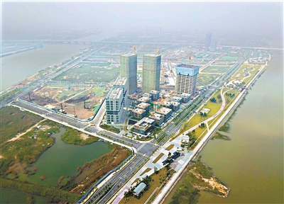 建設中的南沙自貿區明珠灣。