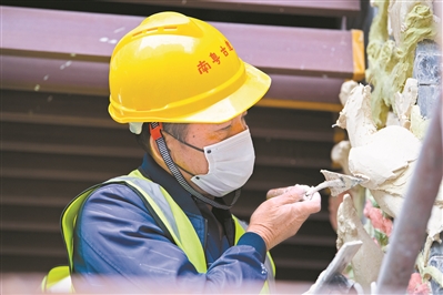 以手中灰白 塑屋脊繽紛3.jpg