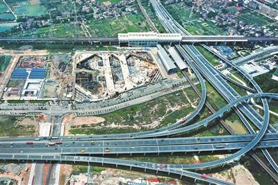 南沙國(guó)際物流中心、近洋汽車碼頭、南沙港鐵路等成廣州港“新名片”