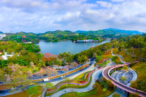 來(lái)麓湖公園邂逅粉色浪漫