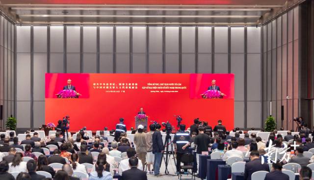 △8月18日，蘇林在廣州與中國對越友好人士代表見面。