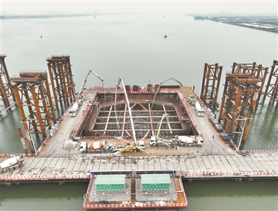 萬龍大橋完成主墩承臺首澆任務(wù)