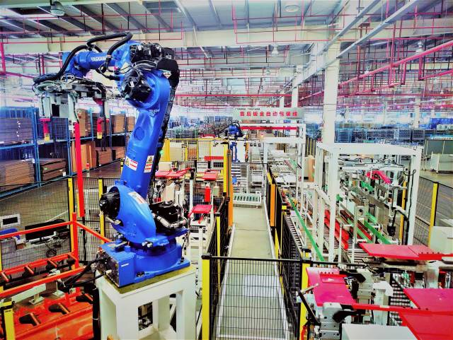 廣汽商貿(mào)智能化—售后鈑金自動(dòng)包裝線。