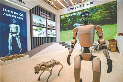 第137屆廣交會(huì)首設(shè)服務(wù)機(jī)器人專區(qū) 服務(wù)機(jī)器人集中出鏡