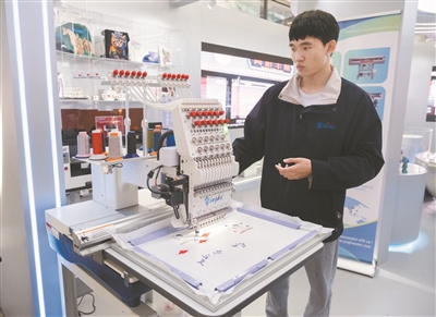 “廣貨優(yōu)品 廣貿(mào)全球”AI Robot主題展在白云國(guó)際機(jī)場(chǎng)開幕