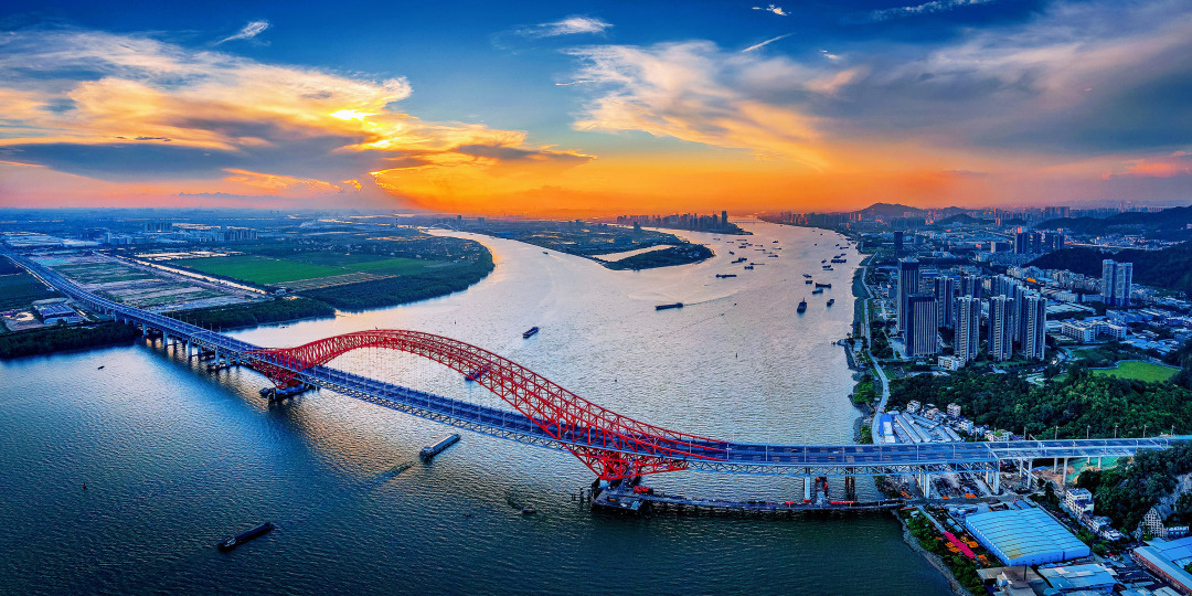 面向世界“五港聯(lián)動” 塑造灣區(qū)全新引擎